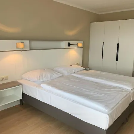 Hotel Goor Und Apartmenthaus Lauterbach (Rugen)