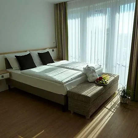 Hotel Goor Und Apartmenthaus Lauterbach (Rugen)