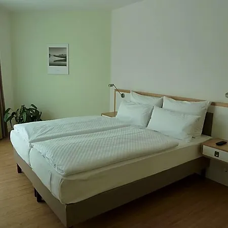 Goor Und Apartmenthaus Hotel Lauterbach (Rugen)