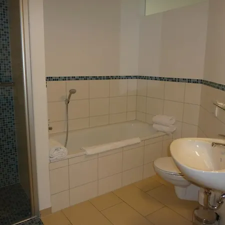 Goor Und Apartmenthaus Hotel Lauterbach (Rugen)